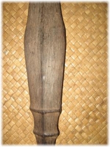 Kaumaile showing carved welts and blade